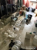 На Донеччині поліцейські викрили нарколабораторію з виготовлення мефедрону