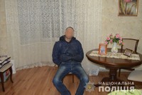 У Первомайську поліцейські затримали на місці злочину  квартирного злодія