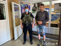На Луганщині затримано чоловіка, який погрожував поліцейському  сокирою