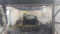 У с. Топчино, Тячівського району пожежа знищила гараж та іномарку
