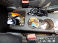 Поліцейські Іршави вилучили у водія «бульбулятор» та наркотичні речовини