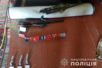 Зброя, боєприпаси, наркотики: поліцейські вилучили у  волинянина заборонені предмети