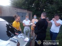 На Харківщині поліція викрила злочинне угруповання, що займалося збутом наркотичних речовин