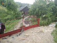 У Рахівському районі внаслідок сильних опадів відбулось підтоплення дворогосподарств та підвальних приміщень житлових будинків