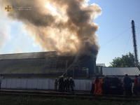 Київська область: триває ліквідація пожежі на підприємстві