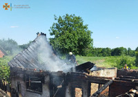 На Краснопільщині ліквідувавши загоряння літньої кухні вогнеборці врятували від знищення два житлових будинки та сарай