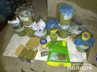 В Охтирці під час обшуку правоохоронці виявили та вилучили наркотики