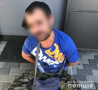 Поліцейські Київщини затримали розбійника, який кинувся з ножем на підлітків