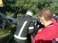 Харківський район: рятувальники надали допомогу постраждалому в результаті ДТП чоловікові