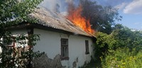 Костопільські рятувальники ліквідували пожежу у не експлуатуючому житловому будинку