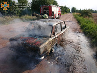 Коростенський район: рятувальники загасили палаючий легковик