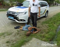 Поліцейські Хустщини затримали чоловіка, який вдарив ножем знайомого