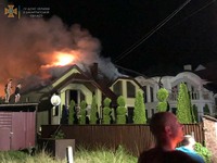На Тячівщині ймовірно від удару блискавки загорівся житловий будинок
