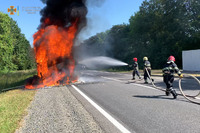 На Хмельниччині рятувальники ліквідували пожежу вантажівки, яка перевозила алкогольні напої