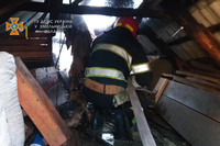 Кам`янець-Подільський район: оперативно приборкавши пожежу, новоушицькі рятувальники врятували літню кухню від знищення вогнем