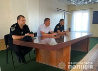 Поліцейських, які викрили мешканців Первомайщини на крадіжках газу з вагонів-цистерн, відзначили відомчими грамотами