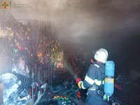 Ямпільські рятувальники ліквідували пожежу в магазині ритуальних товарів
