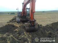 На Луганщині поліцейські задокументували факт викрадення підземного трубопроводу зрошувальної системи