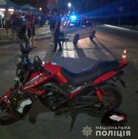 У Славуті поліцейські встановлюють обставини ДТП, у якій травмувався 18-річний мотоцикліст