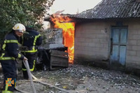Дніпровський район: надзвичайники запобігли поширенню пожежі на двоповерховий житловий будинок