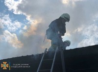 Одеські рятувальники ліквідували пожежу в житловому будинку, в якому знаходились бабуся та 3 внуків