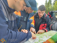 Вижницький район: рятувальники продовжують пошуки грибника, котрий два дні тому зник у лісі