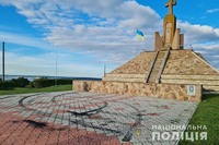 Правоохоронці Тернопільщини встановили особу правопорушника, котрий забруднив територію поблизу меморіалу на горі Лисоня