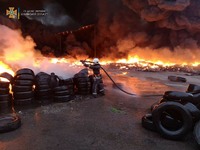 Київська область: рятувальниками ліквідовано загорання складу побутових відходів