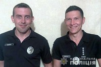 На Хмельниччині поліцейські, перебуваючи поза службою, врятували життя учасникам ДТП