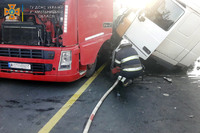Хмельницький район: надзвичайники ліквідували наслідки автопригоди за участю двох вантажівок