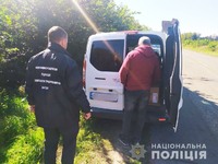 Правоохоронці викрили жителя Миколаївщини у перевезенні алкоголю та цигарок без марок акцизного збору