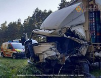 Волинська область: рятувальники деблокували потерпілого водія вантажівки