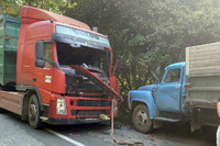 Кам`янець-Подільський район: надзвичайники ліквідували наслідки автопригоди, в якій травмувався водій вантажівки