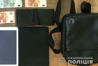 На Львівщині оперативники викрили зловмисника, причетного до крадіжки сумочки з грошима та документами в іноземця