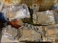 Забив холодильник амфетаміном: поліція Київщини затримала батька 3-х дітей, який зберігав майже 500 грамів наркотиків