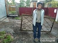 У Новограді-Волинському поліцейські охорони завадили крадіжці металевих конструкцій