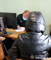 Слідчі повідомили мешканцю Дрогобиччини про підозру у вчиненні крадіжок та підпалі господарської будівлі сусідки