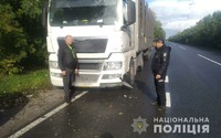 Поблизу Чернігова поліцейські затримали вантажівку, водій якої залишив місце ДТП
