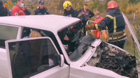 На Сумщині рятувальники вивільнили водія з понівеченого в ДТП авто