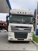 На Тячівщині поліцейські затримали вантажівку з нелегальною деревиною