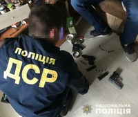 Поширення злочинного впливу та постачання наркотиків до СІЗО - у Кропивницькому поліцейські викрили злочинну групу