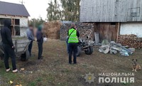 На Рівненщині у жителя Вараського району поліцейські вилучили бурштин, обладнання для його видобутку та мотопомпу