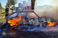 Дніпровський район: вогнеборці ліквідували пожежу в автомобілі