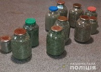 Царичанські поліцейські під час обшуку домоволодіння місцевого жителя вилучили наркотики на 1,5 млн гривень