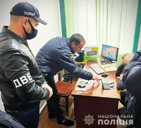 Підозрюваний у збуті наркотиків мешканець Дніпропетровщини затриманий на передачі хабаря правоохоронцю