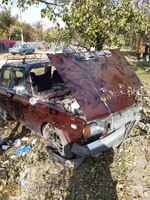 Житомирський район: рятувальники деблокували травмованого чоловіка з легковика, що зіткнувся з деревом