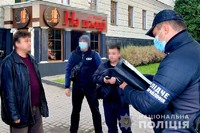 У Хмельницькому правоохоронці затримали чоловіка, який незаконно переправляв осіб через державний кордон