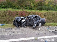 Двоє осіб загинули внаслідок потрійного автозіткнення на Львівщині