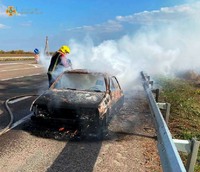 Білозерські рятувальники гасили палаючий автомобіль