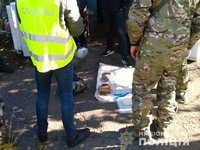 На Сумщині поліція вилучила боєприпаси та наркотики у місцевого мешканця